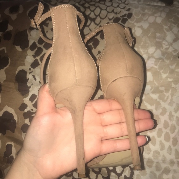 Heels - Picture 4 of 4